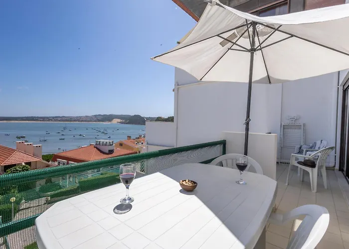 Concha Mar Com Vista Sobre A Baia