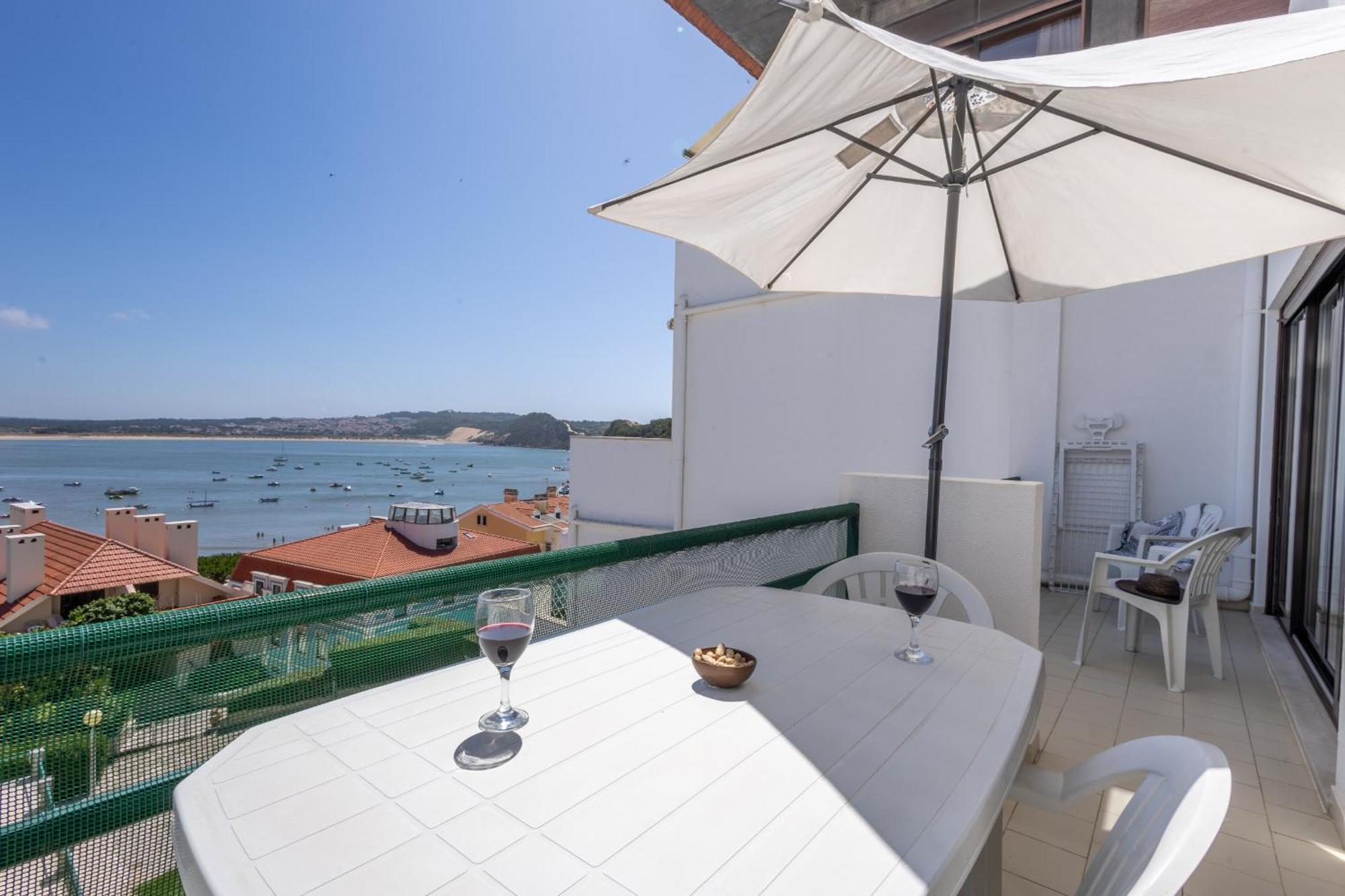 Concha Mar Com Vista Sobre A Baia São Martinho do Porto